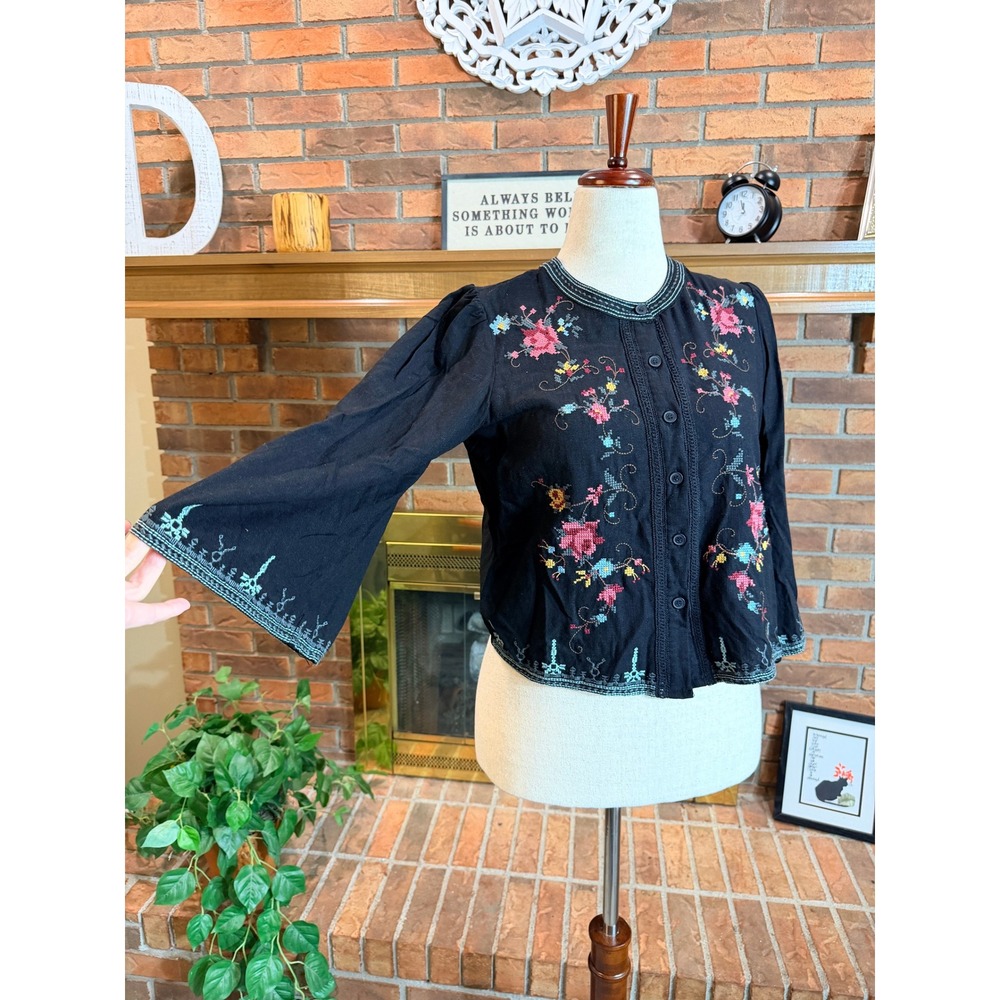 Solitaire Embroidered Blouse Women Black Floral Cross Stitch Cropped M